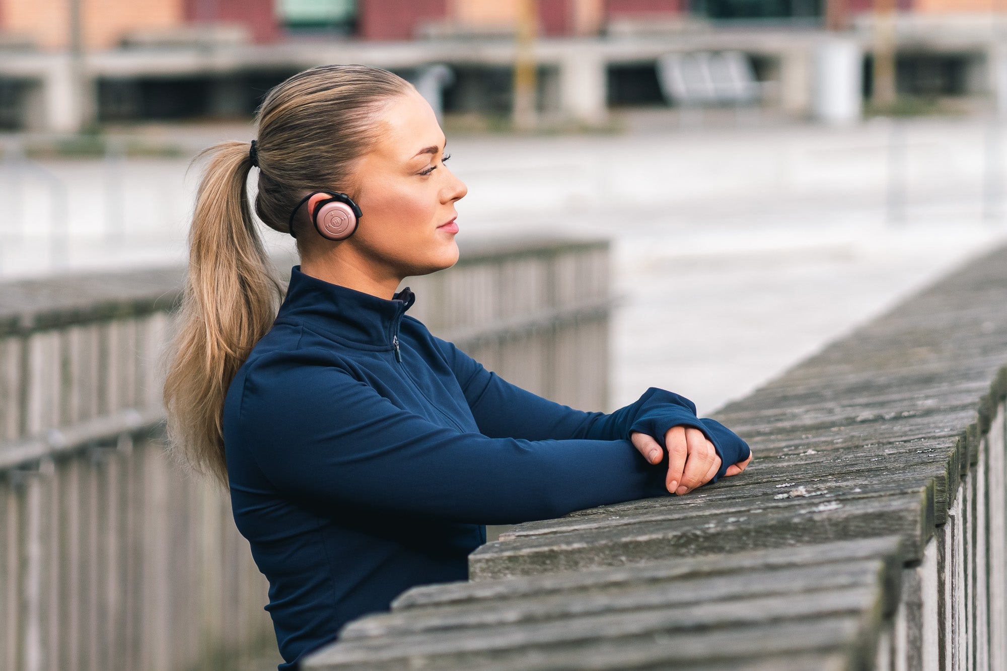 Guide: Headset til sport og bevægelse